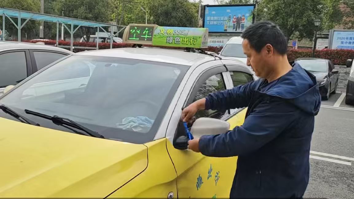 P5 蓝丝带出租车.jpg